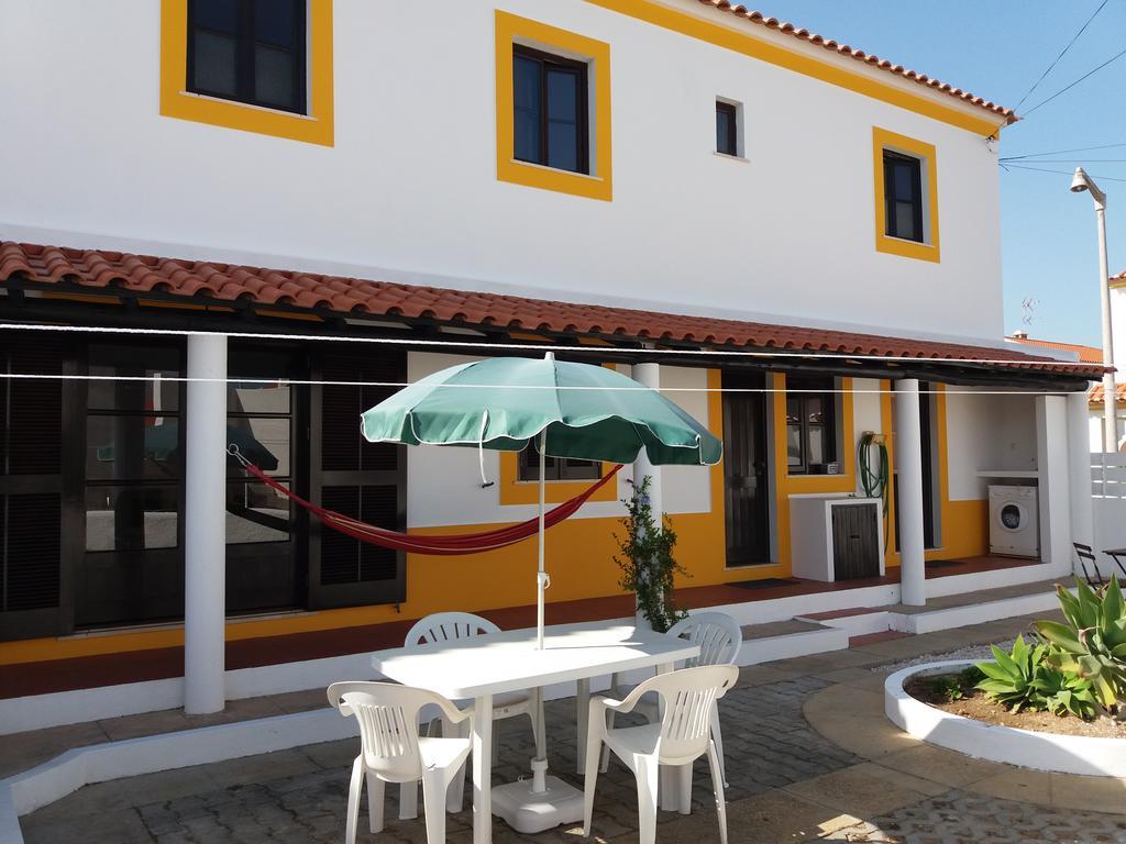 Alojamentos Vitinho 2 - Vila Nova Milfontes Віла-Нова-де-Мілфонтеш Екстер'єр фото
