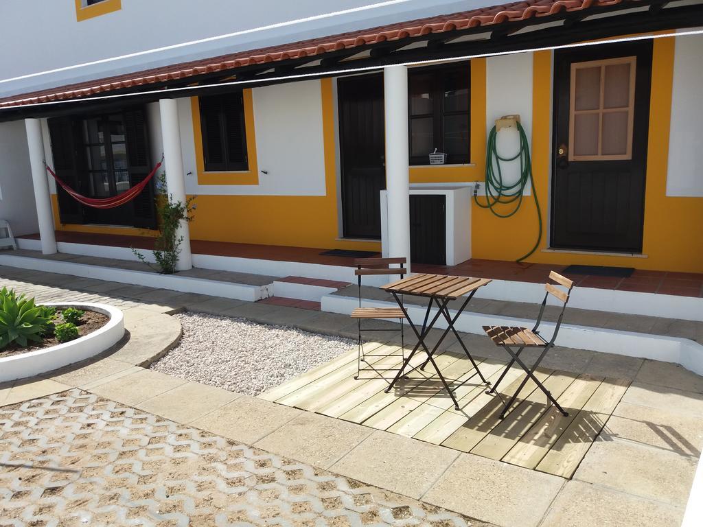 Alojamentos Vitinho 2 - Vila Nova Milfontes Віла-Нова-де-Мілфонтеш Екстер'єр фото